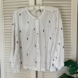 Chic White Blouse with Embroidered Accents